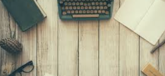 Blog Post Thumbnail - Blog vs Newsletter